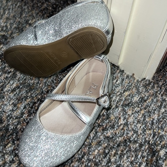 Girls toddler shoes size 7. Preloved!! The children’s place. - Picture 2 of 4